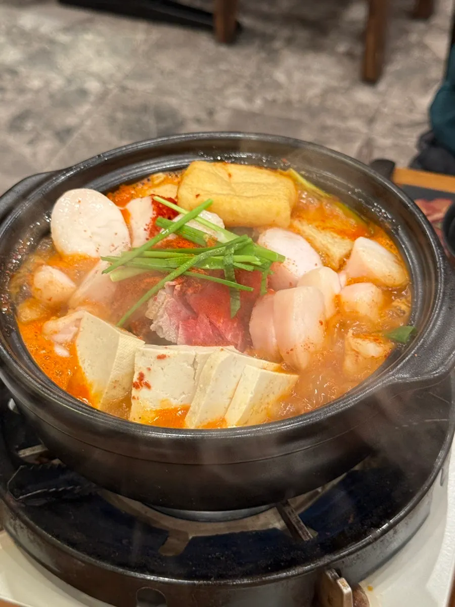끓기 시작한 호랑이굴 대창전골 냄비