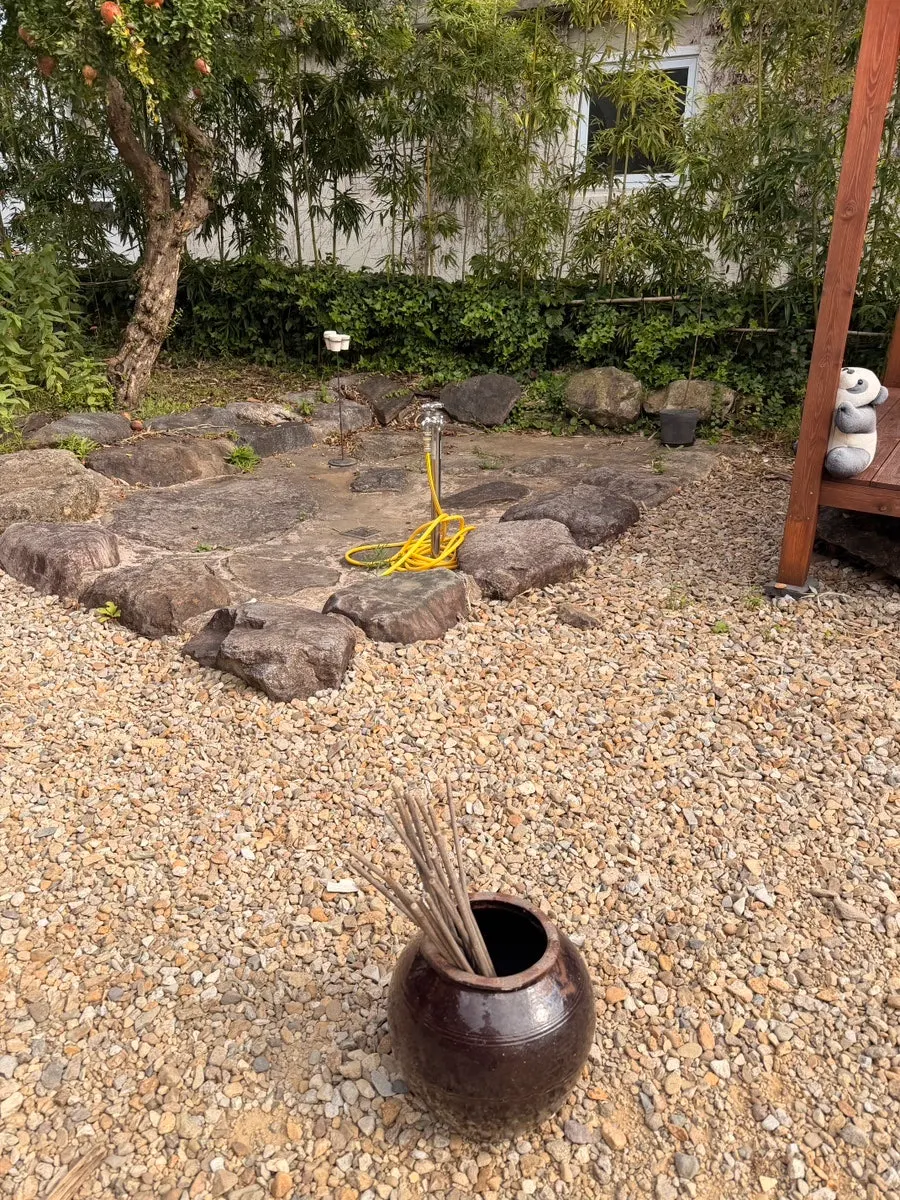 Tuho arrow-pitching game set in Hoyang Horim's courtyard