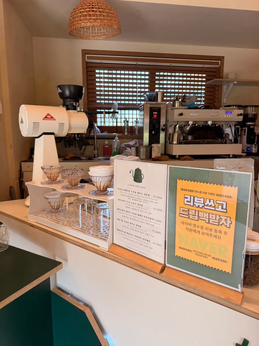 Order desk in the middle of Hoyang Horim's interior