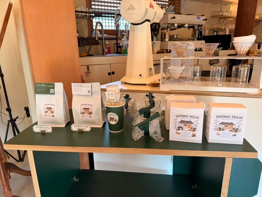 Hoyang Horim's desk selling house-roasted coffee beans