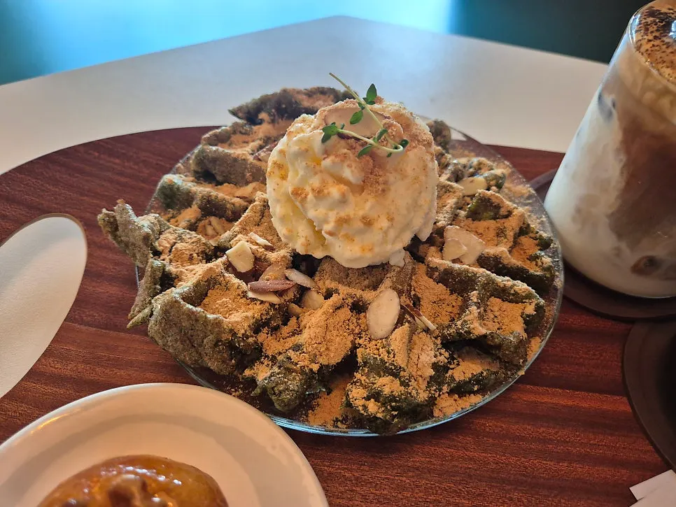 加入艾草的糯米华夫饼一份