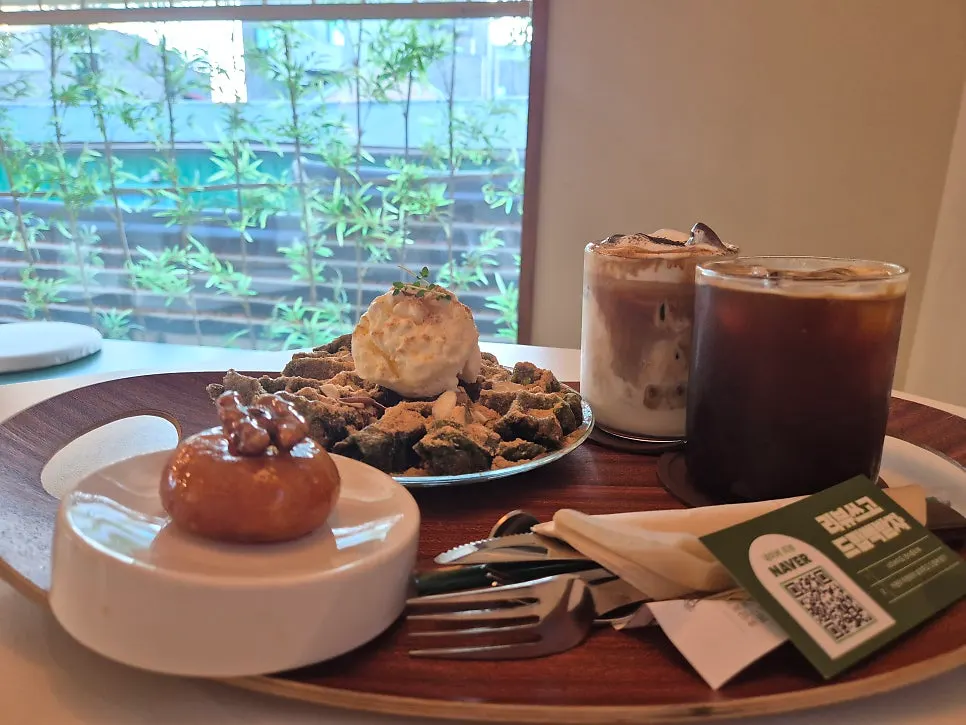 冰美式与香草蜂蜜奶油拿铁