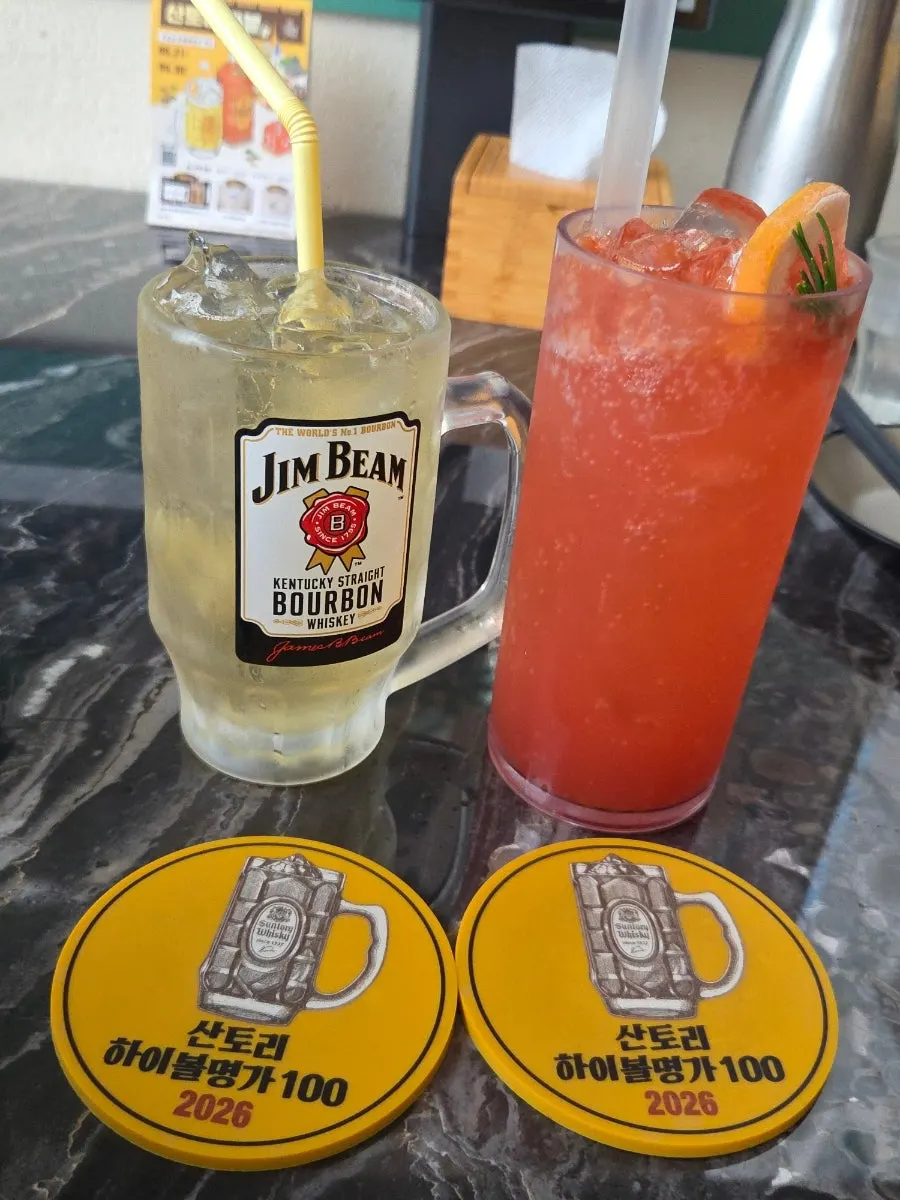 Jim Beam highball and grapefruit ade at Hoyo Gudi Branch