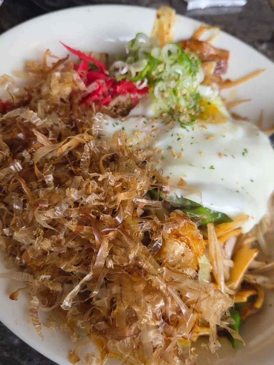 Teppan-grilled yakisoba at Hoyo Gudi Branch