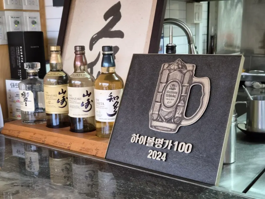 Whiskey display at certified highball house Hoyo Gudi Branch