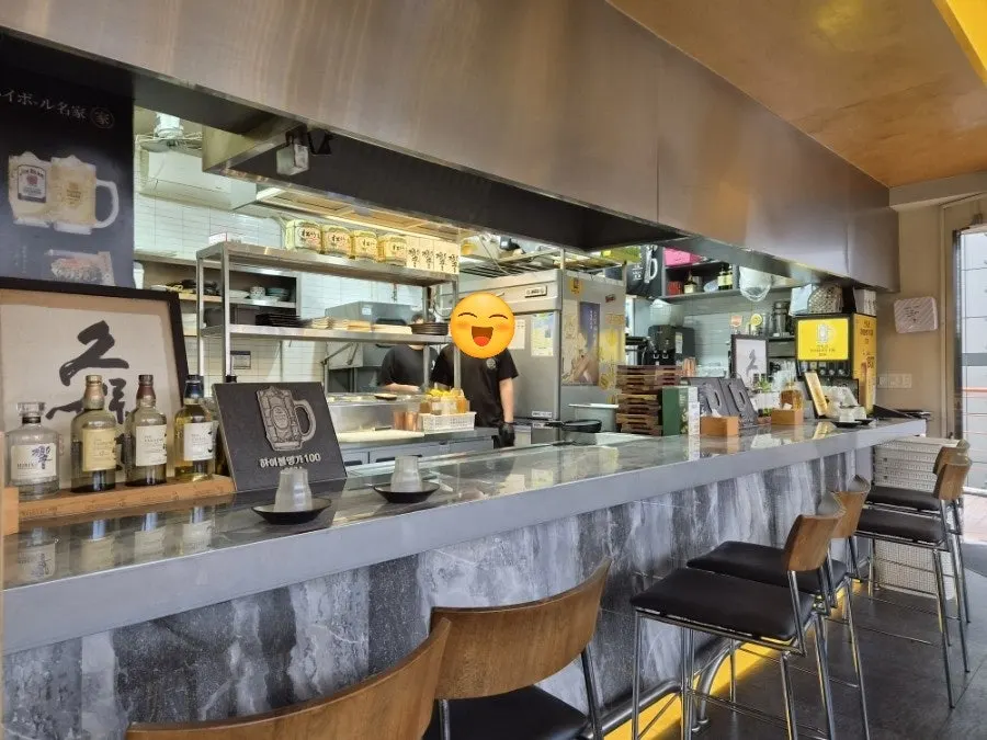 Counter-style dachi seats around the open kitchen