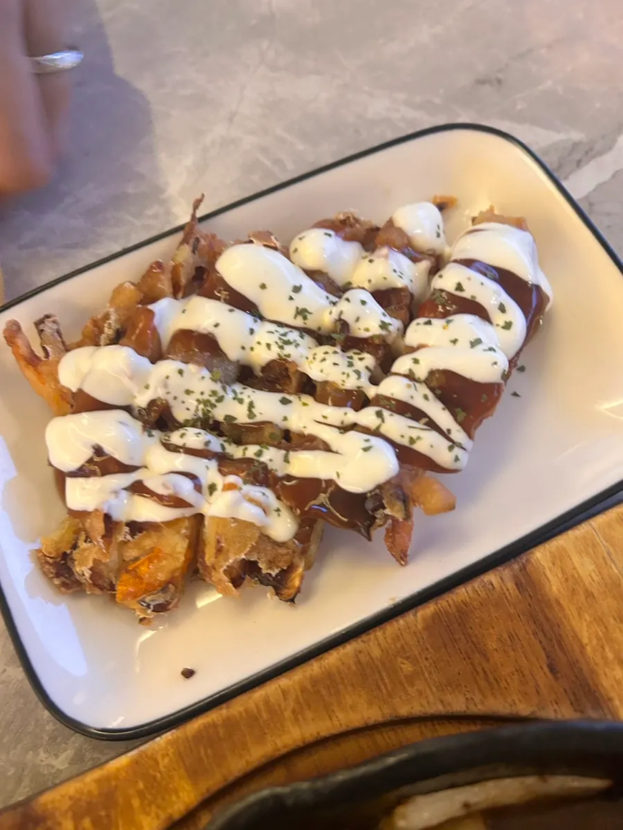 야채와 함께 구운 철판 스테이크