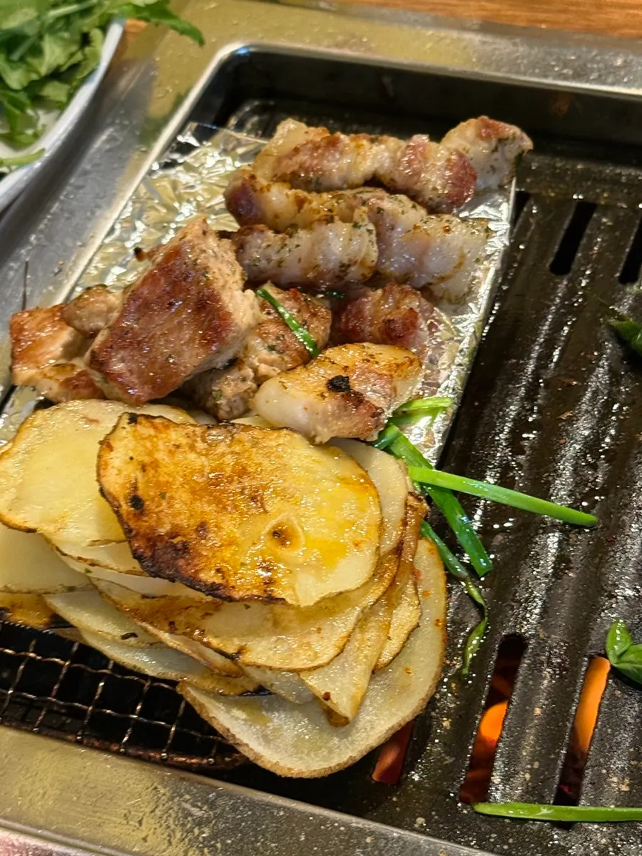 Fully cooked meat moved onto the metal plate