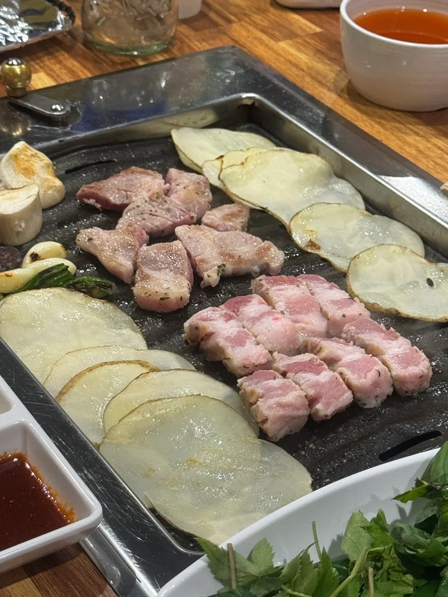첫 주문한 삼겹살과 목살 생고기