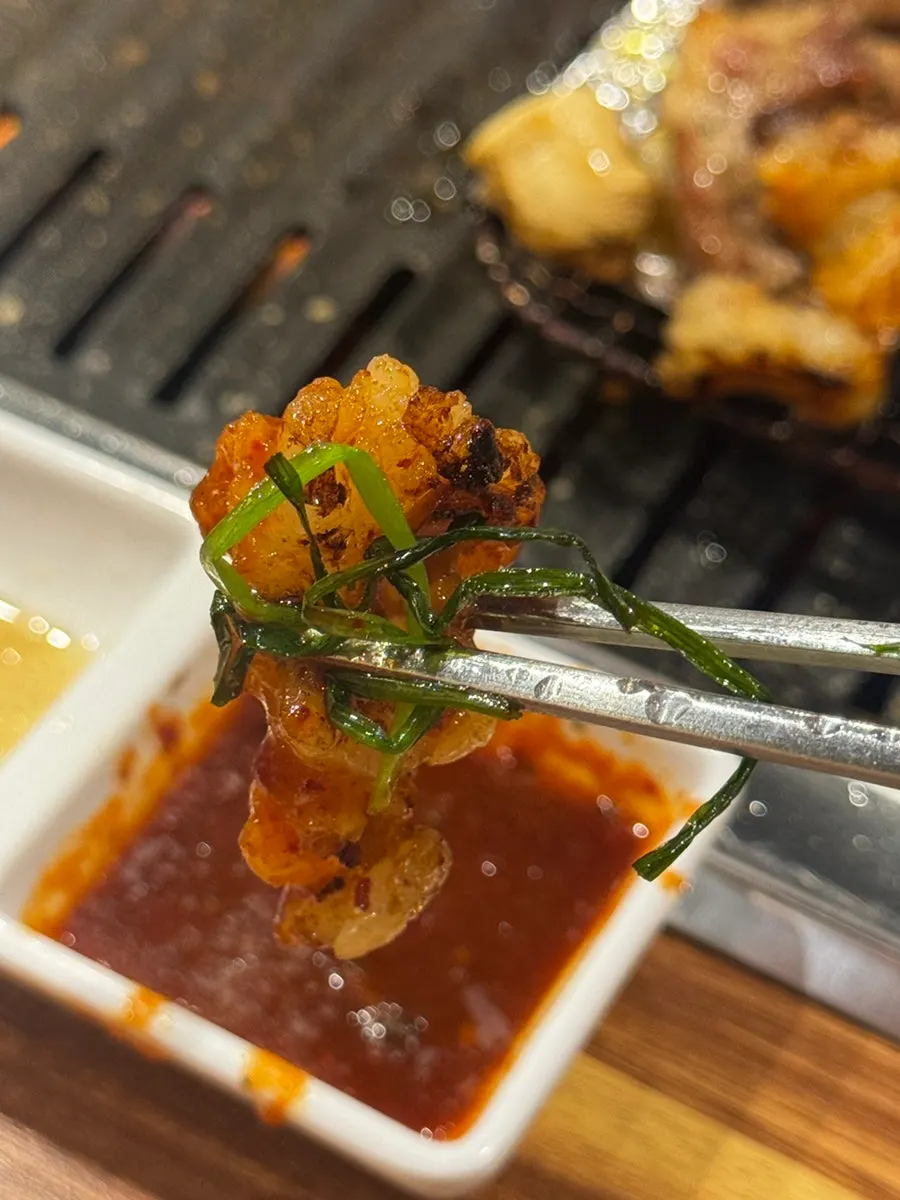 통통하게 구워진 대창과 구운 감자