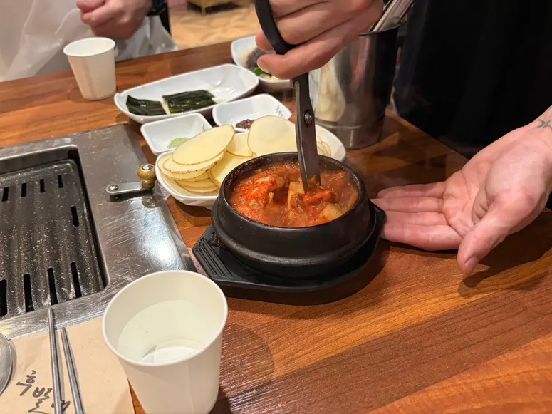 Spicy kimchi cut into bite-sized pieces