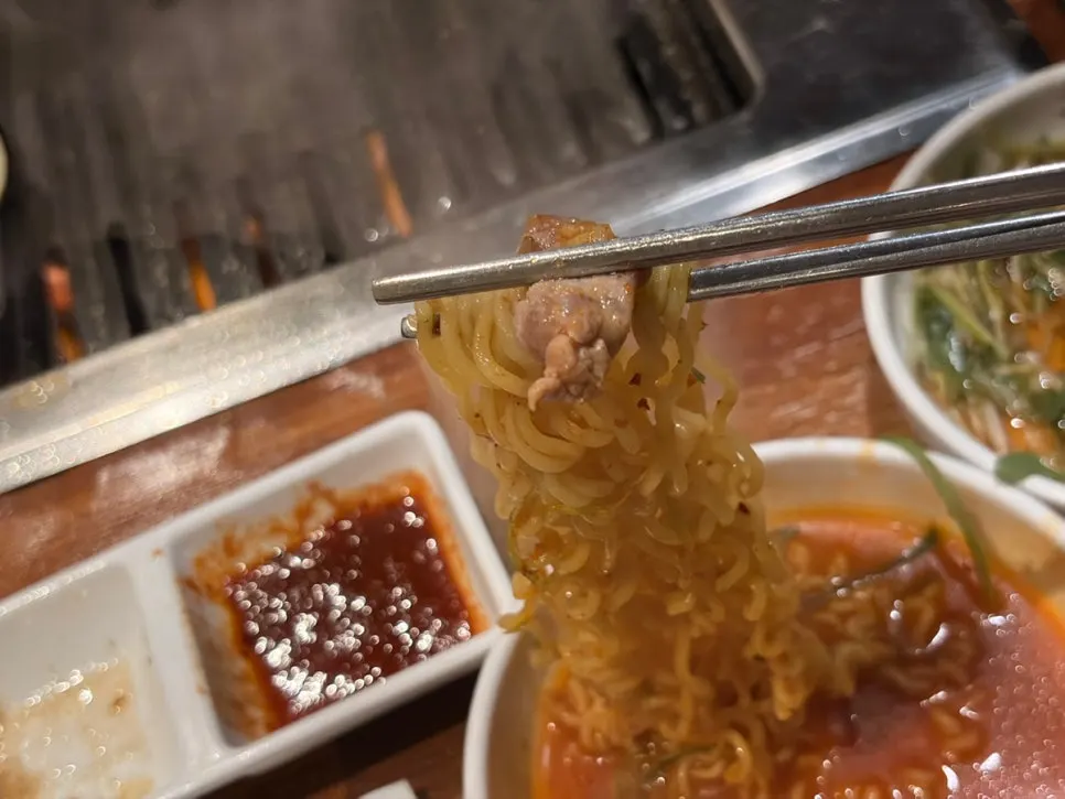 Hubaldae ramyeon dessert with meat mixed in