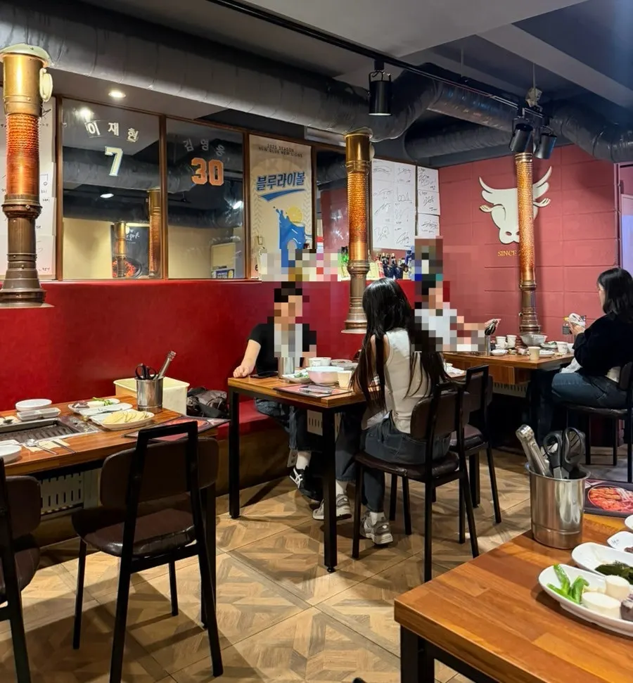 Interior of Hubaldae Daegu Jongno Branch busy with weekday evening diners