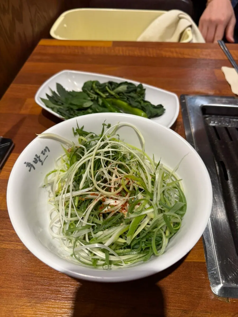 Basic side dishes served alongside the meat