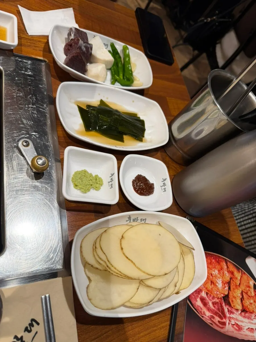 Shredded scallion side dish served with the meat