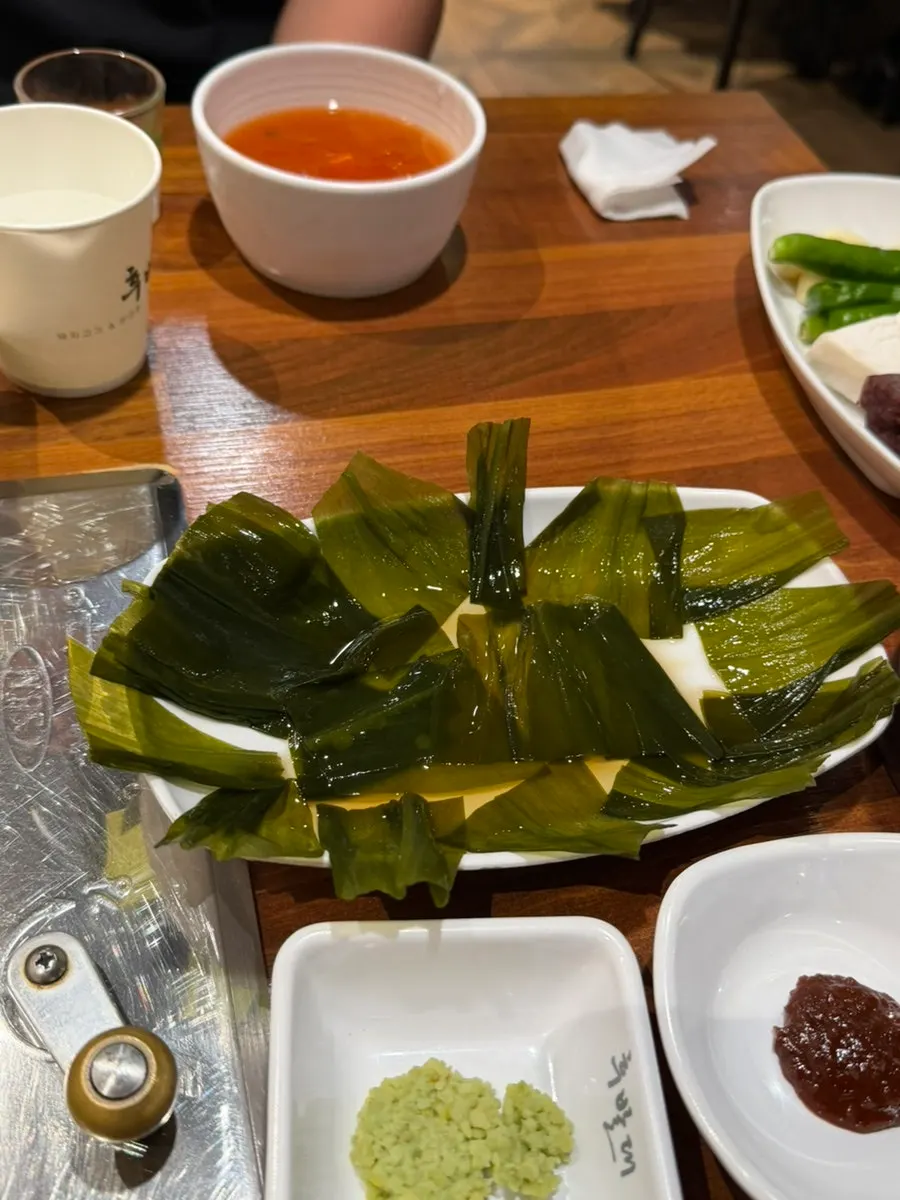 Plate of basic side dishes at Hubaldae Daegu Jongno Branch