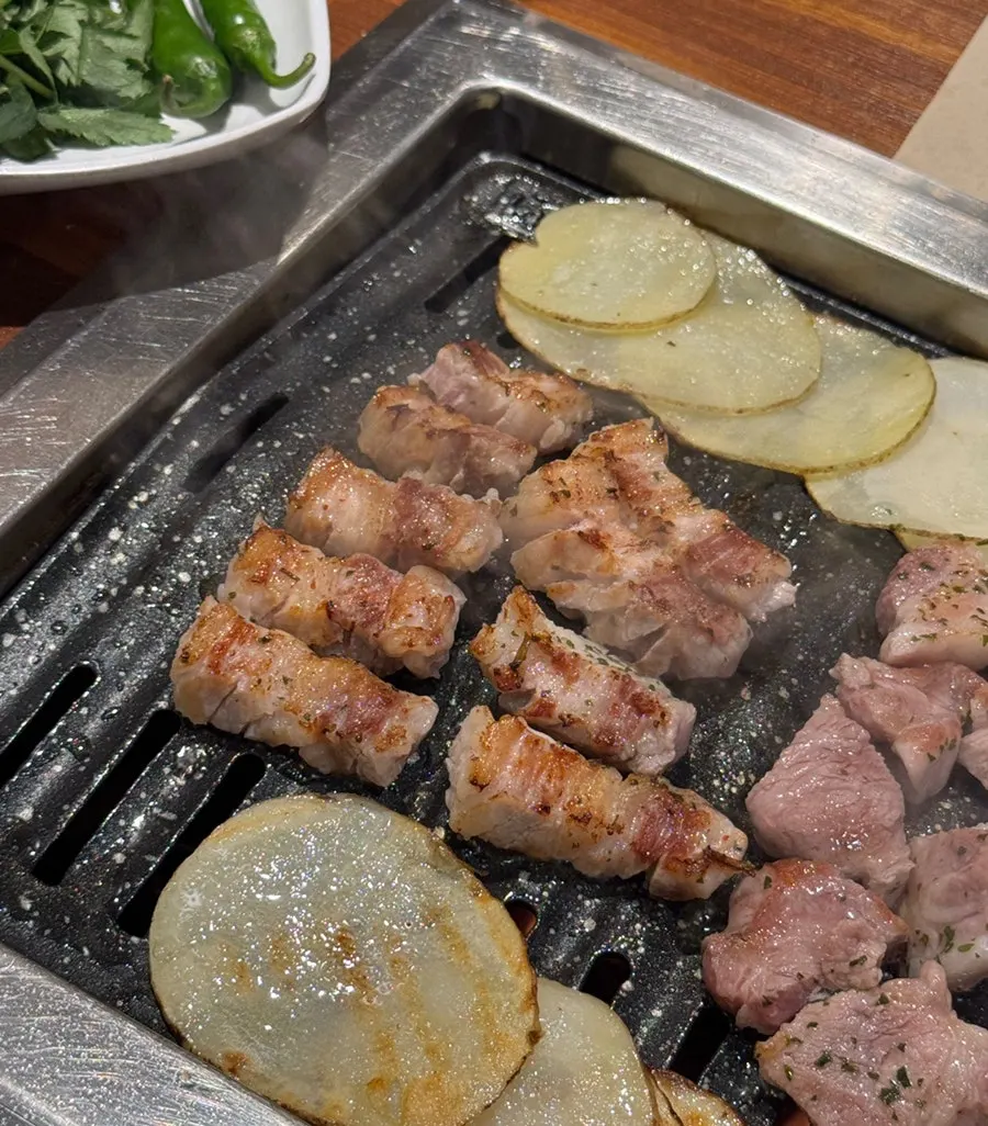 Grilled meat on a plate at Hubaldae Jongno Branch