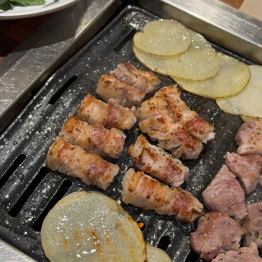 Fully grilled and sliced pork belly