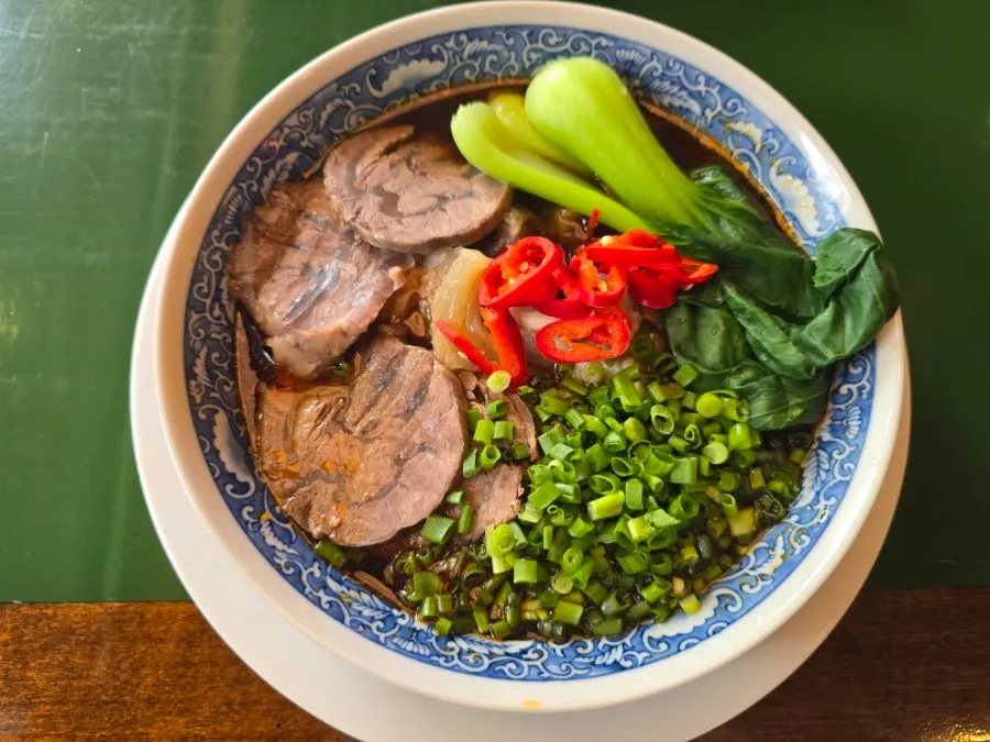 Cover photo of a visit to Huhugwan, a Chinese restaurant near City Hall Station