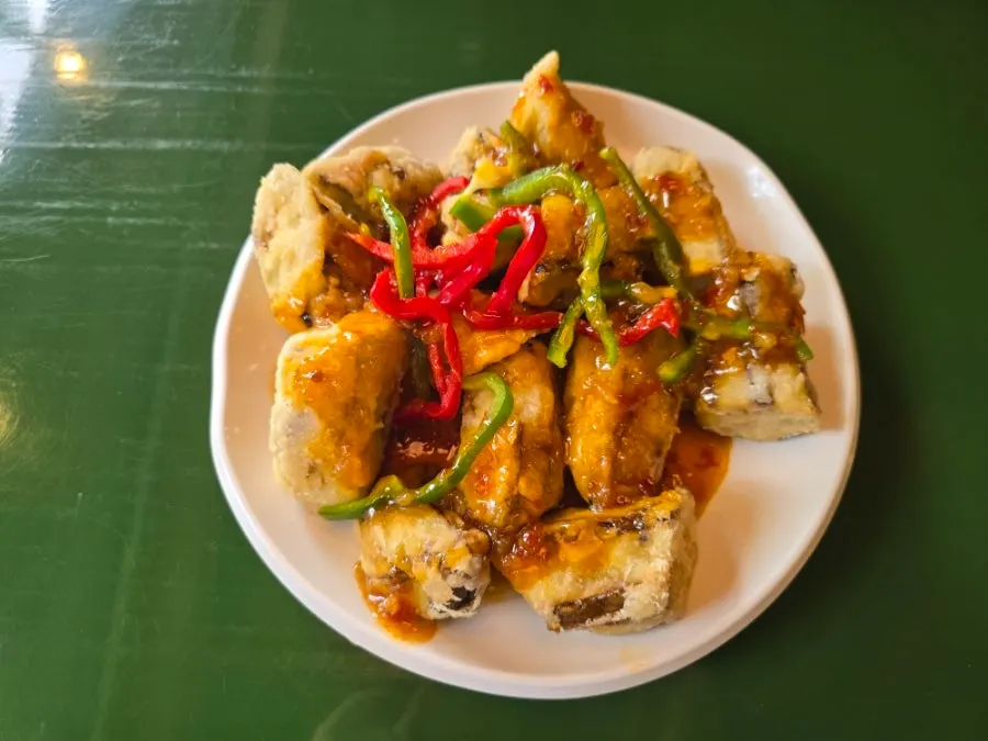 Huhugwan's eggplant fritters and beef noodle soup on the table
