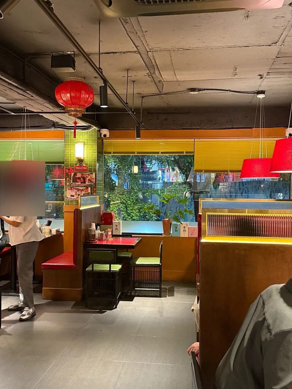 Inside Huhugwan with customers on a Tuesday evening