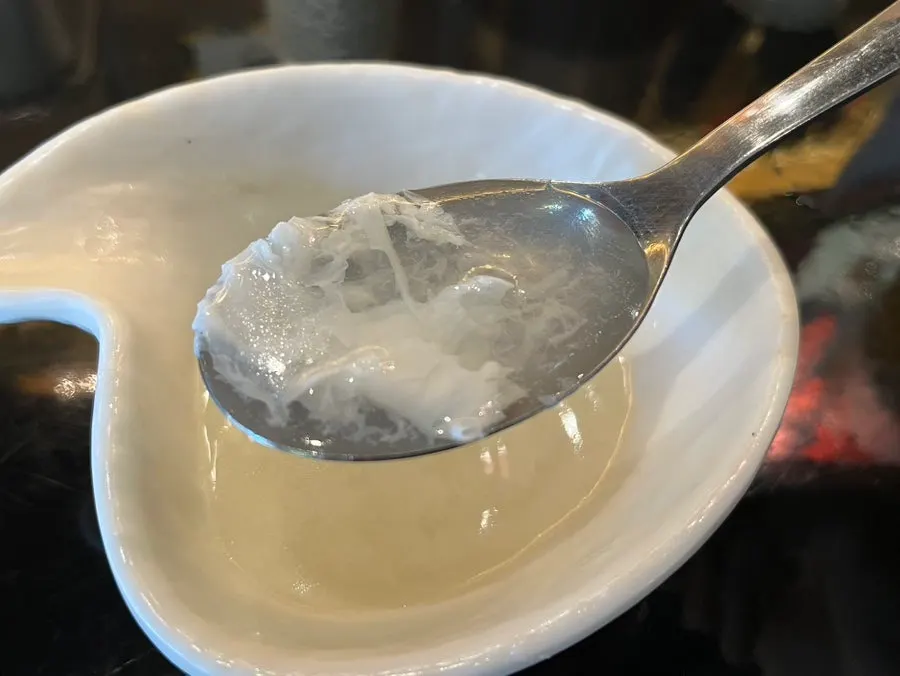 함께 나온 고소한 계란국
