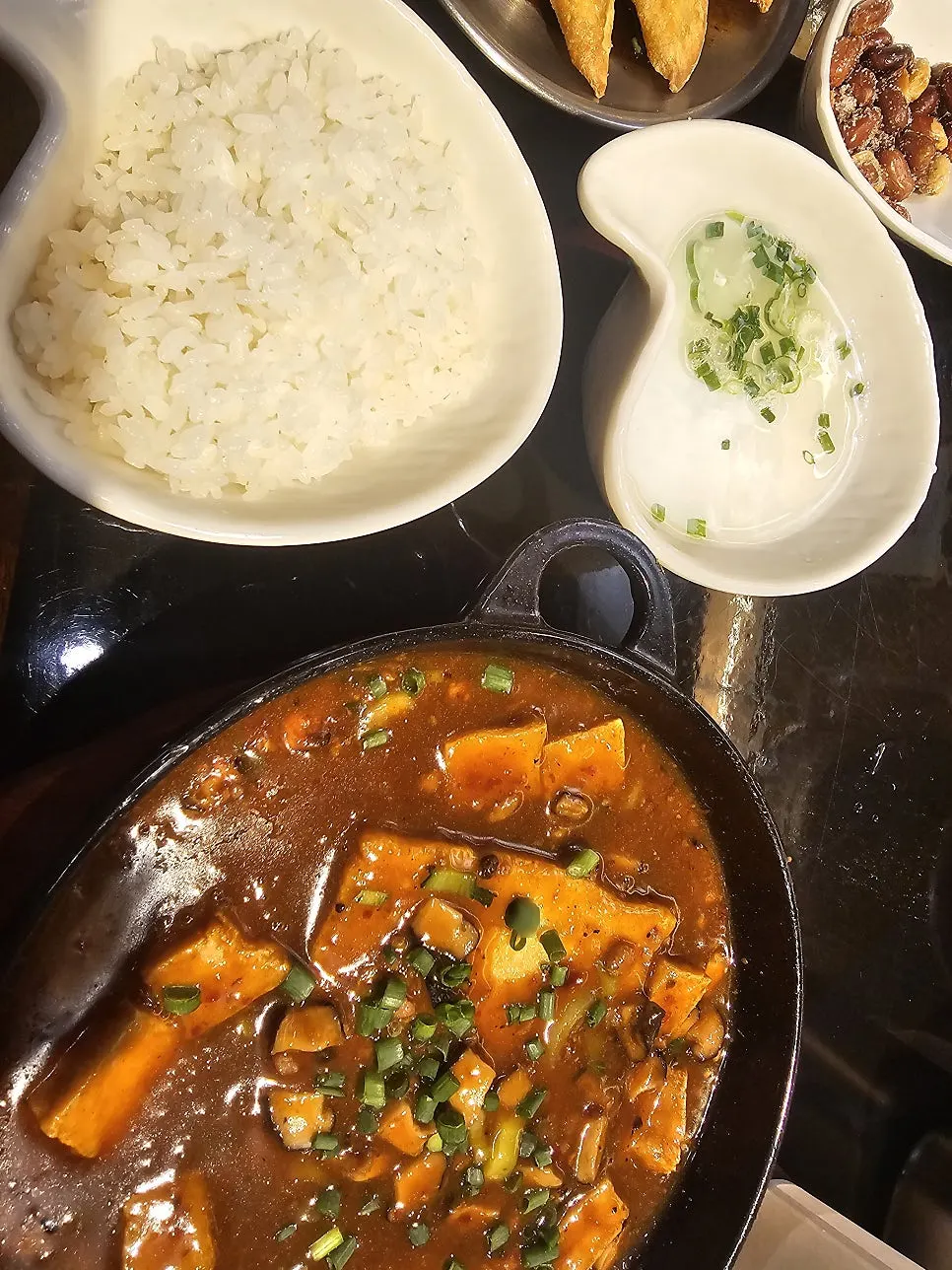 Set mapo tofu rice Huhugwan dengan nasi putih terpisah