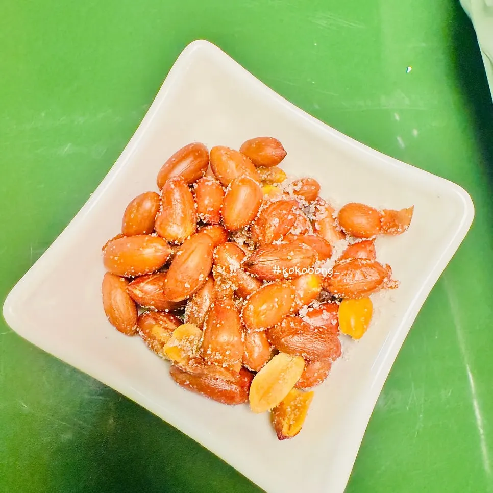 마라전골과 쯔란양갈비가 놓인 한 상