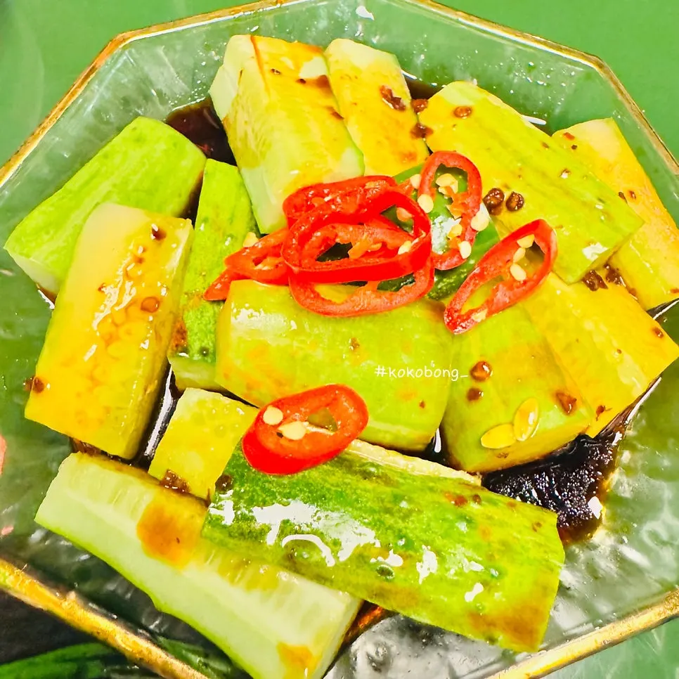 쯔란이 뿌려진 양갈비 접시