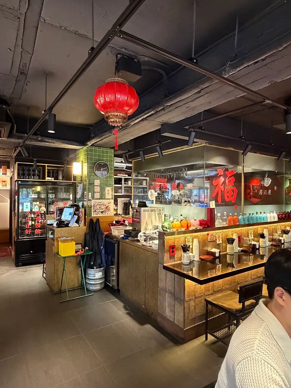 Chinese-style interior atmosphere on the 2nd floor of Huhugwan