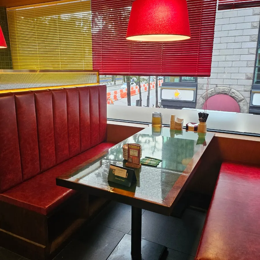 Reserved window seating at Huhugwan