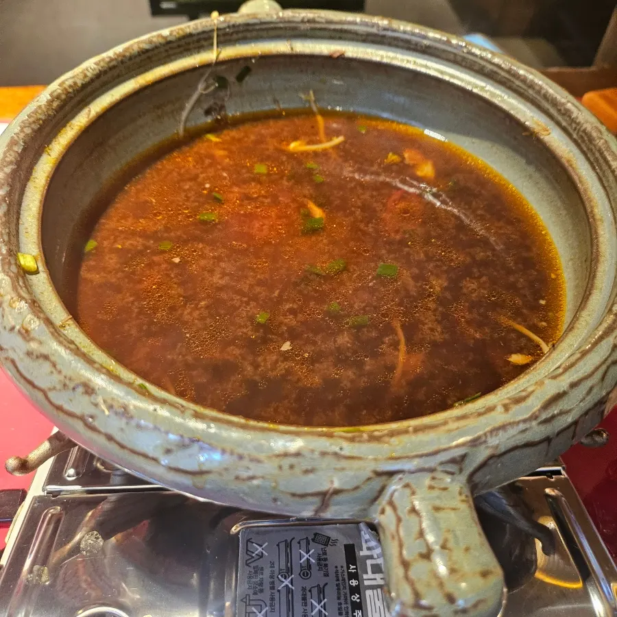 Mian bao xia served with sweet chili sauce