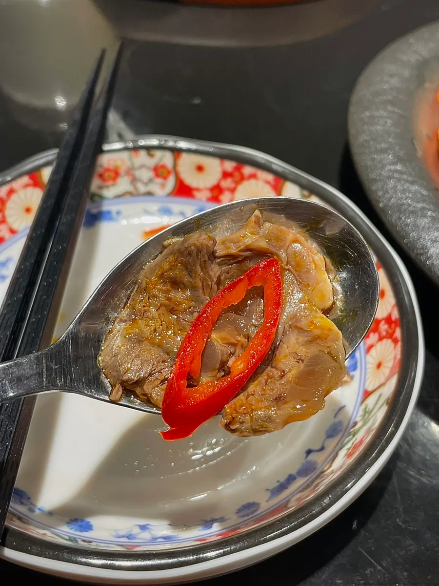 국물이 밴 우육면 면발