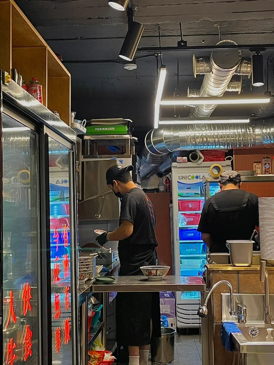서비스 음식까지 더해져 풍성해진 테이블