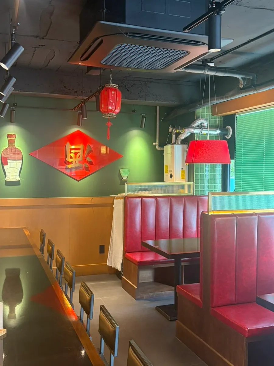 Seating and interior inside Huhugwan