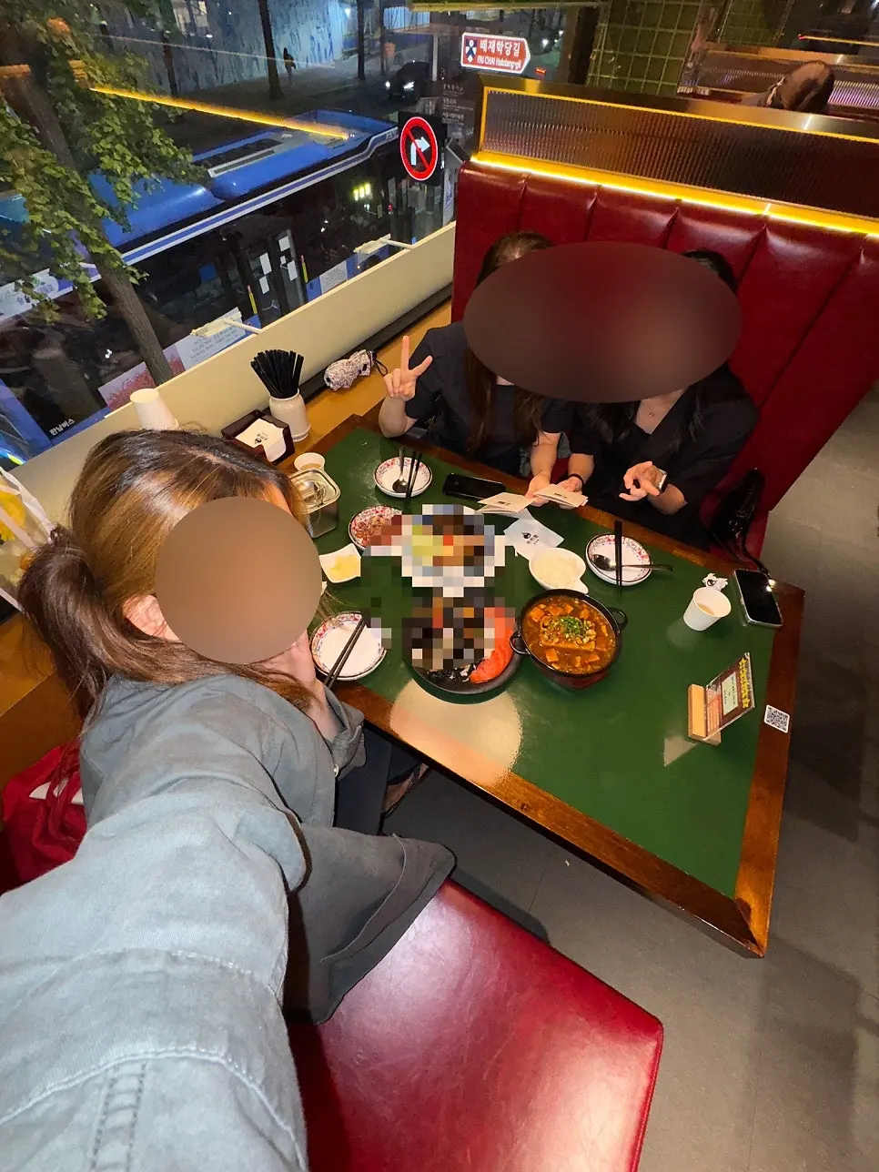 Bar seating at Huhugwan