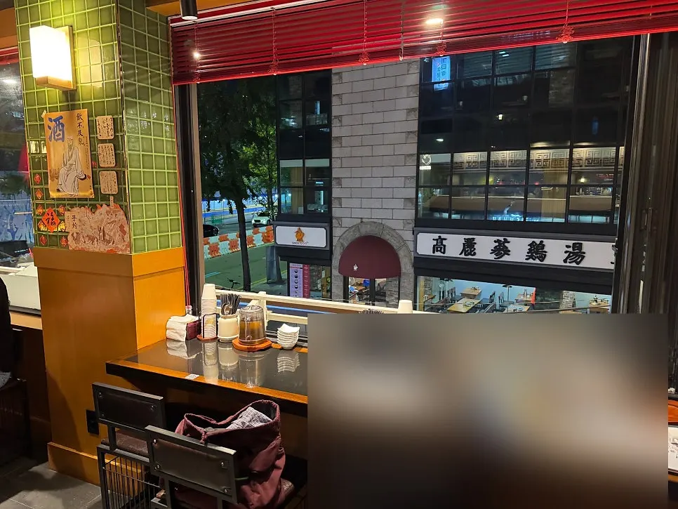 Full dining table spread at Huhugwan