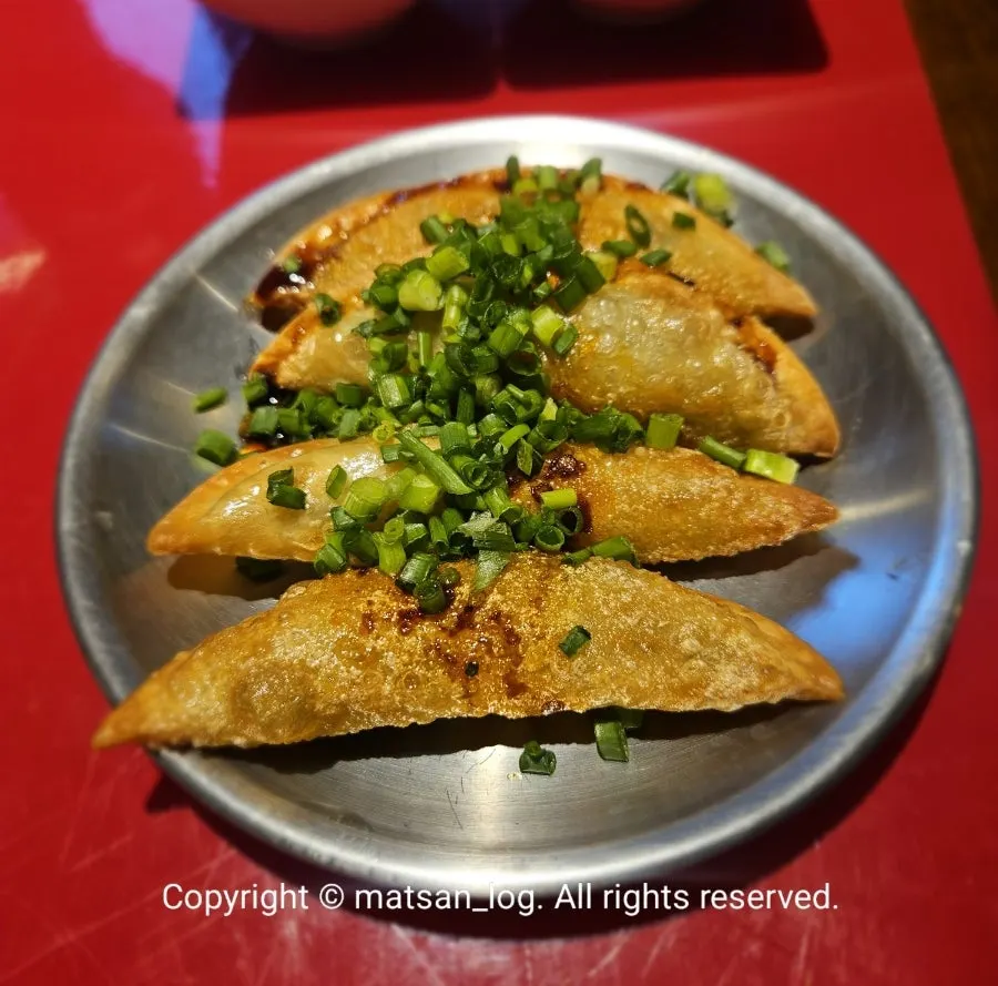Huhugwan's fried dumplings piled high with green onion