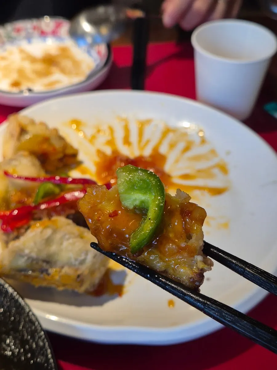 Eggplant fritter picked up together with pepper