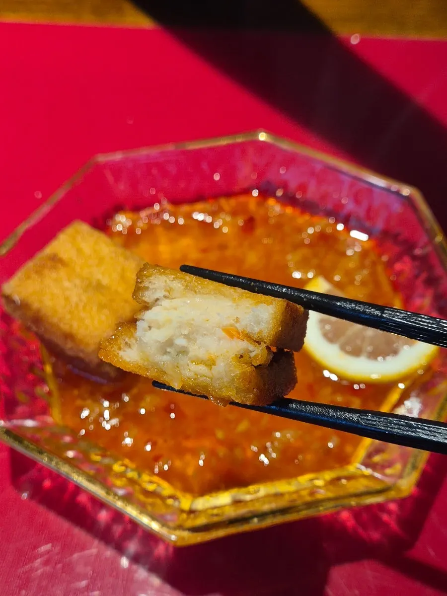 Cross-section of mini mianbaoxia with sauce