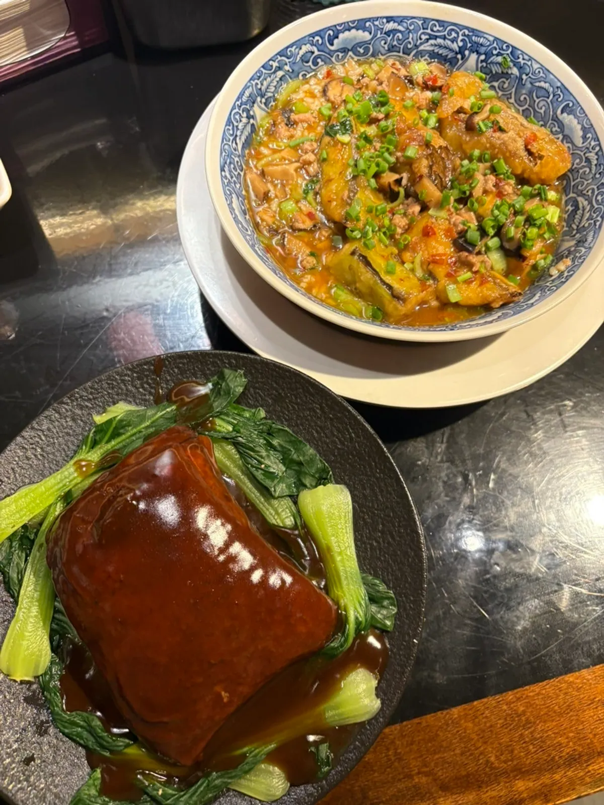 Main photo of Huhugwan, a Chinese restaurant near City Hall Station
