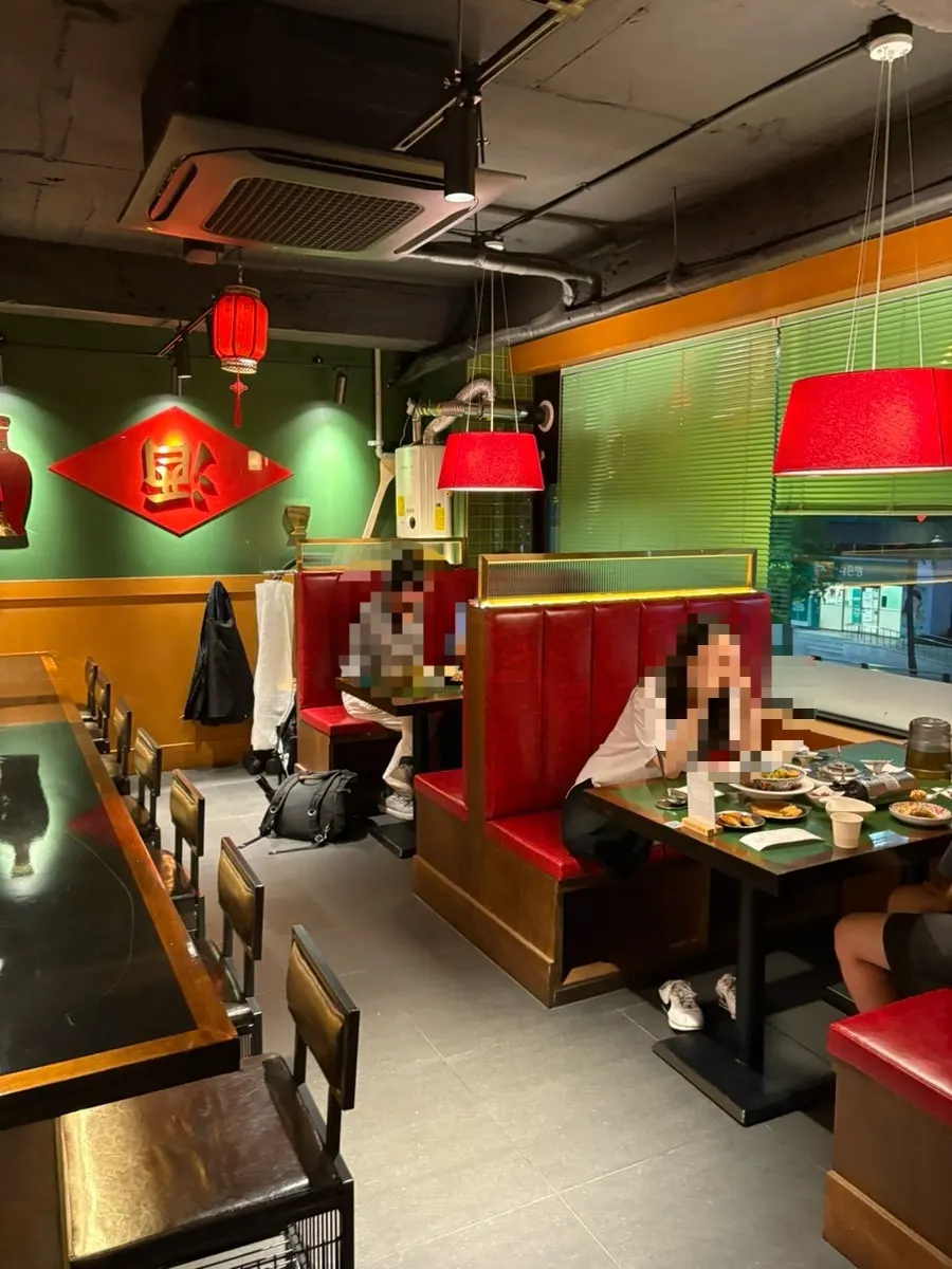 Second-floor seating inside Huhugwan