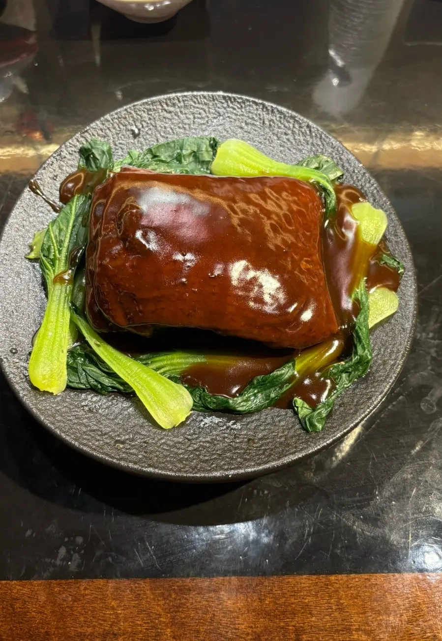 Glossy plate of braised pork belly at Huhugwan