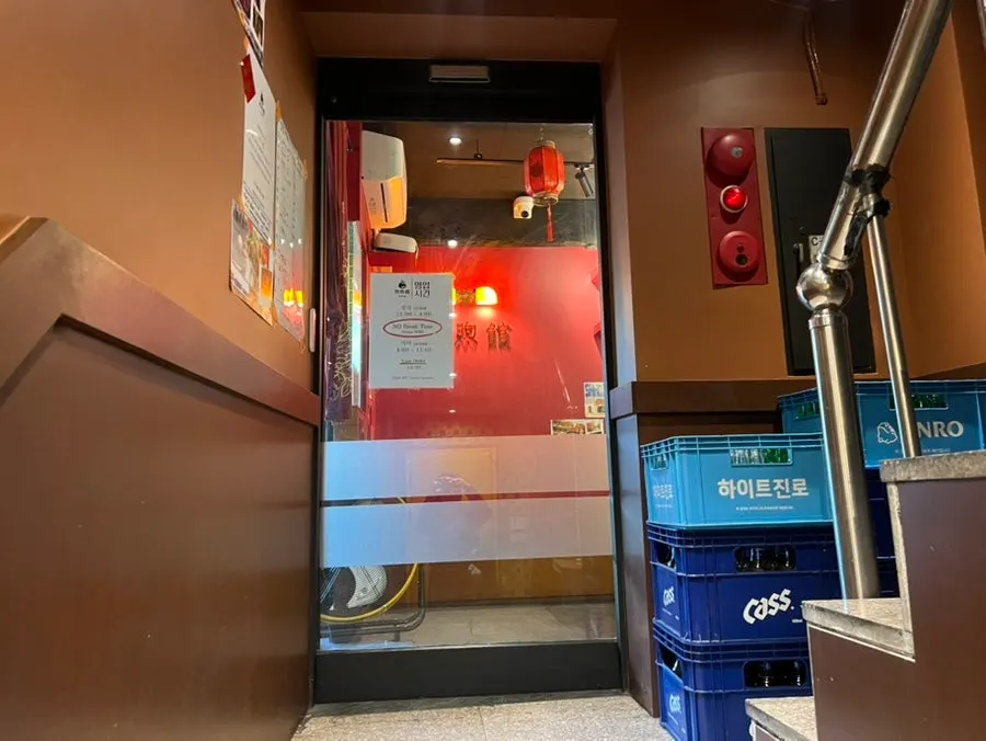 Stairway entrance leading up to Huhugwan on the 2nd floor