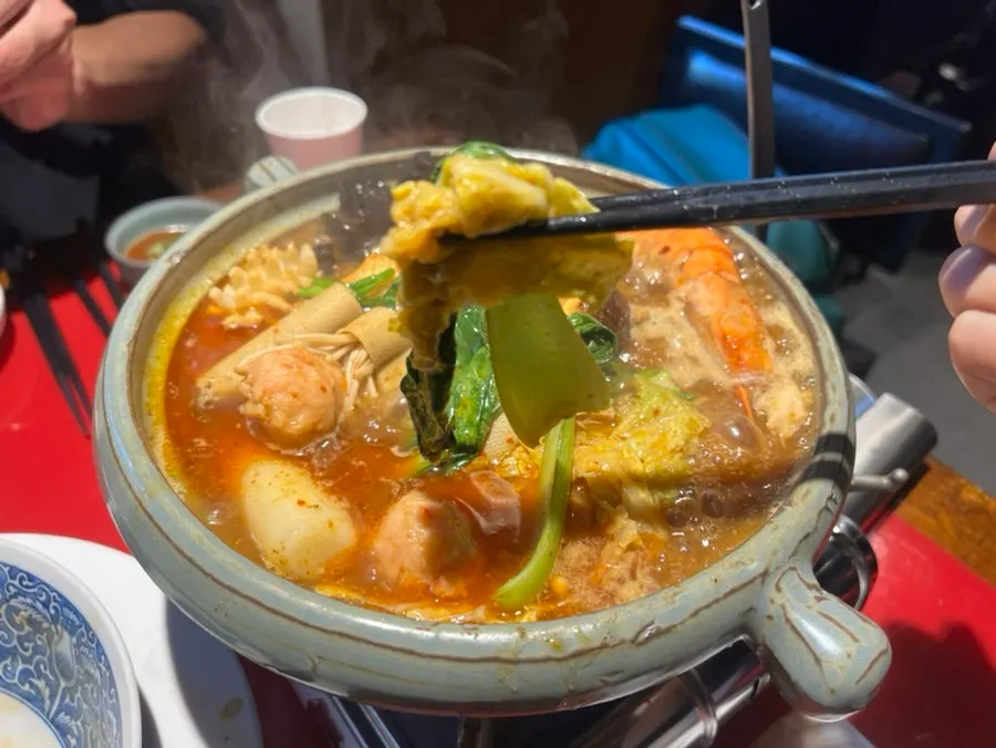 Ingredients pulled out of the mala hot pot to eat