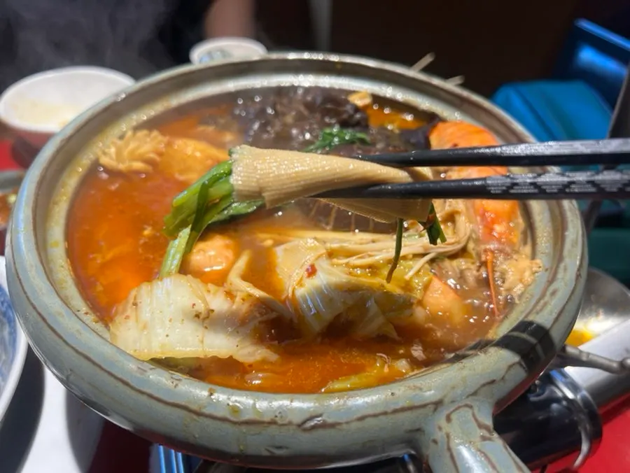 Huhugwan's mala hot pot boiling on the burner