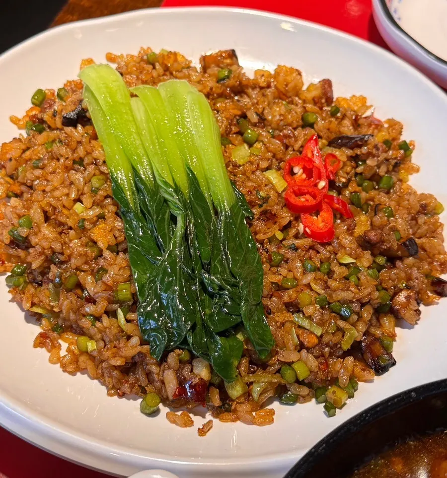 윤기 도는 후후관 마늘쫑차오판