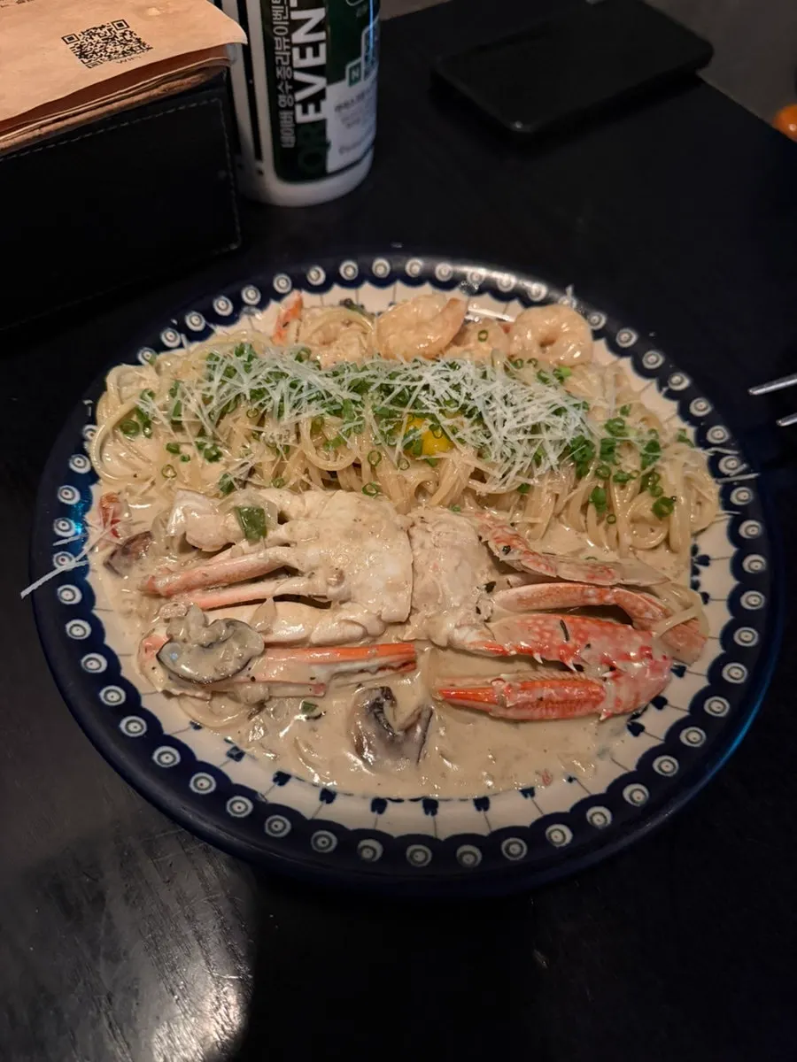 A plate of Heui Huam's kanimiso pasta