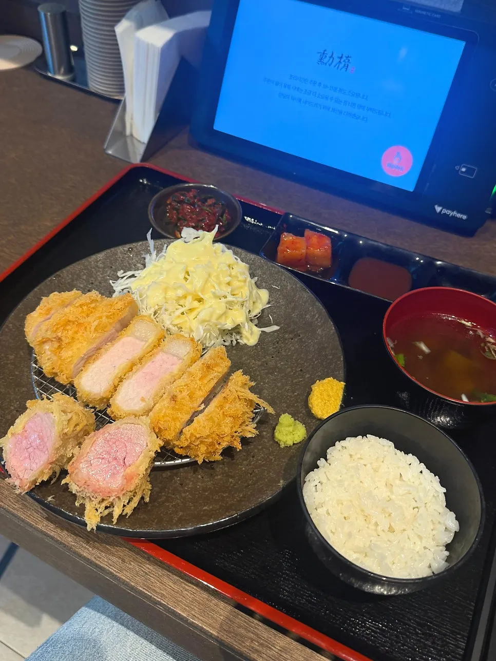 로스&히레카츠 정식 한 상 차림
