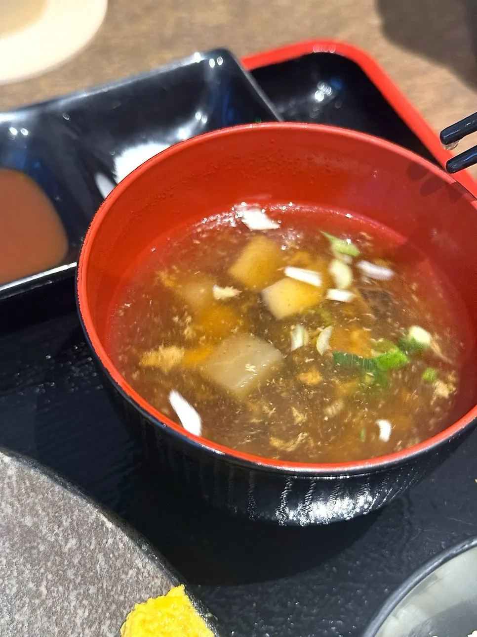 버섯이 가득 들어간 칼칼한 국